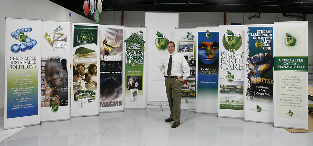 Reg with Retractable Banner Stands