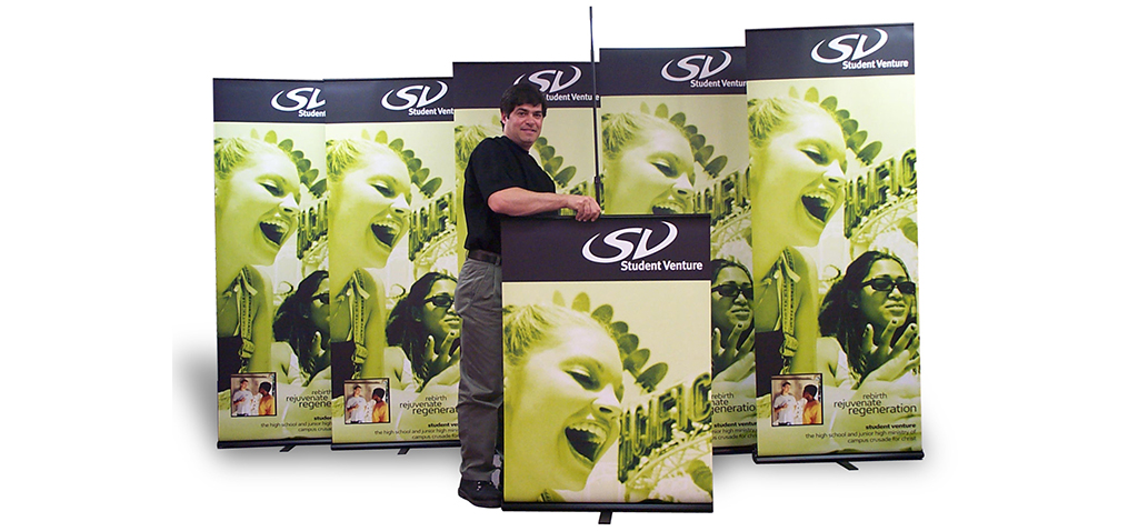 DM with Retractable Banner Stands